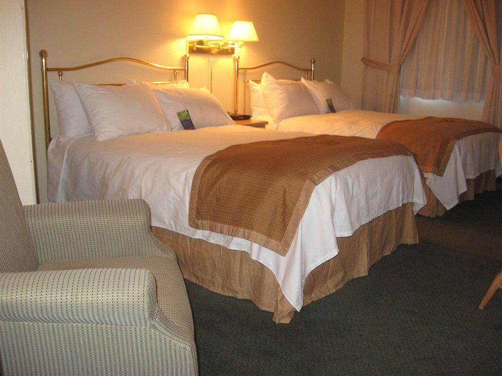 Holiday Inn Express Hotel & Suites Uptown Fredericton By Ihg Extérieur photo