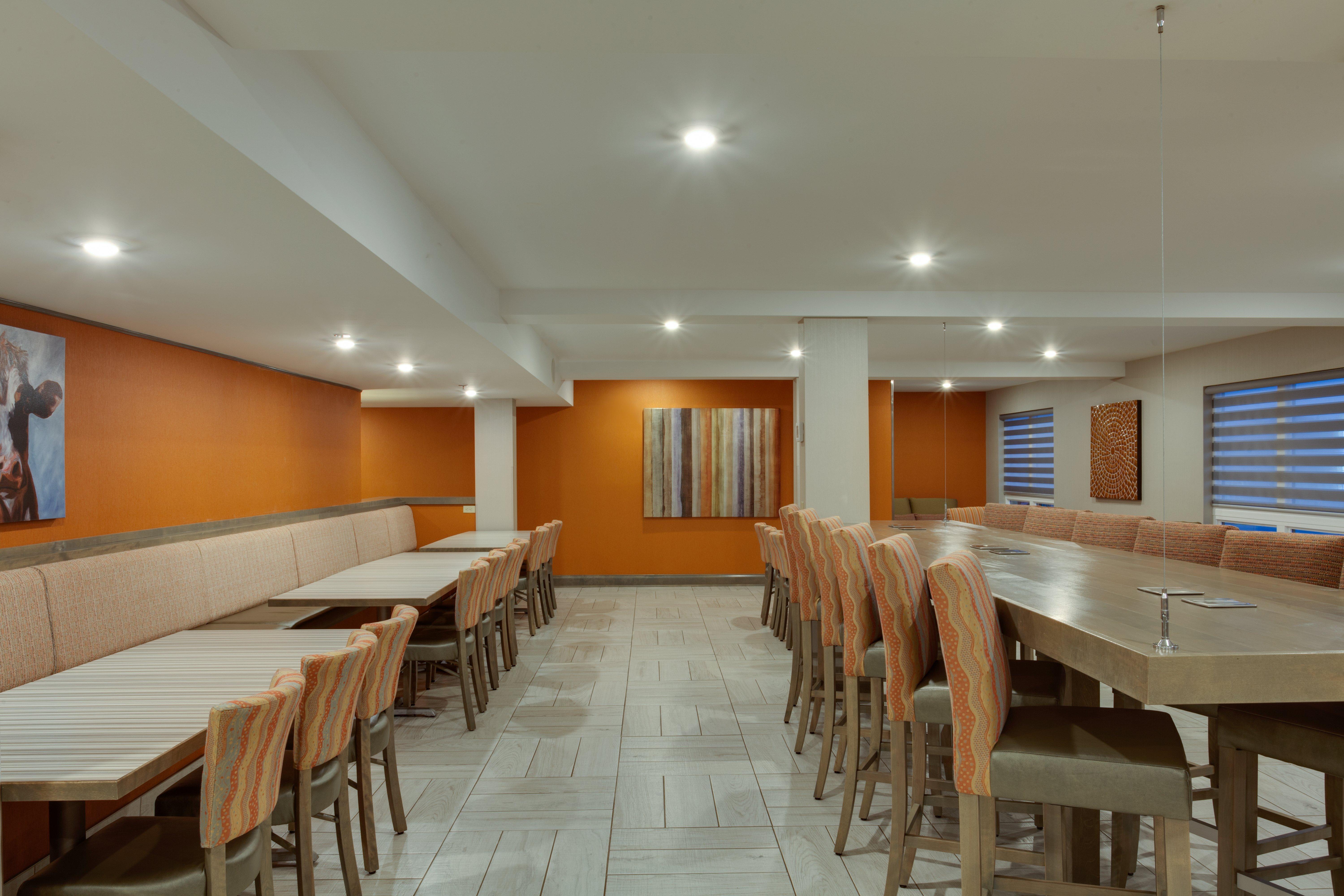 Holiday Inn Express Hotel & Suites Uptown Fredericton By Ihg Extérieur photo