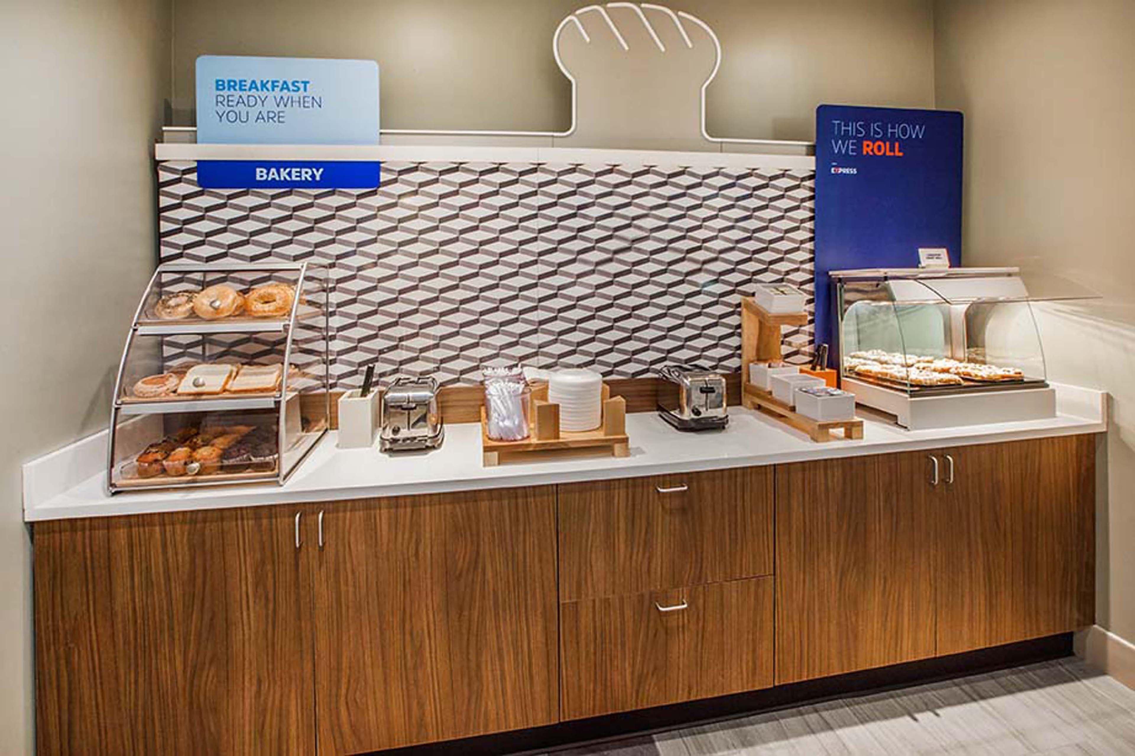 Holiday Inn Express Hotel & Suites Uptown Fredericton By Ihg Extérieur photo