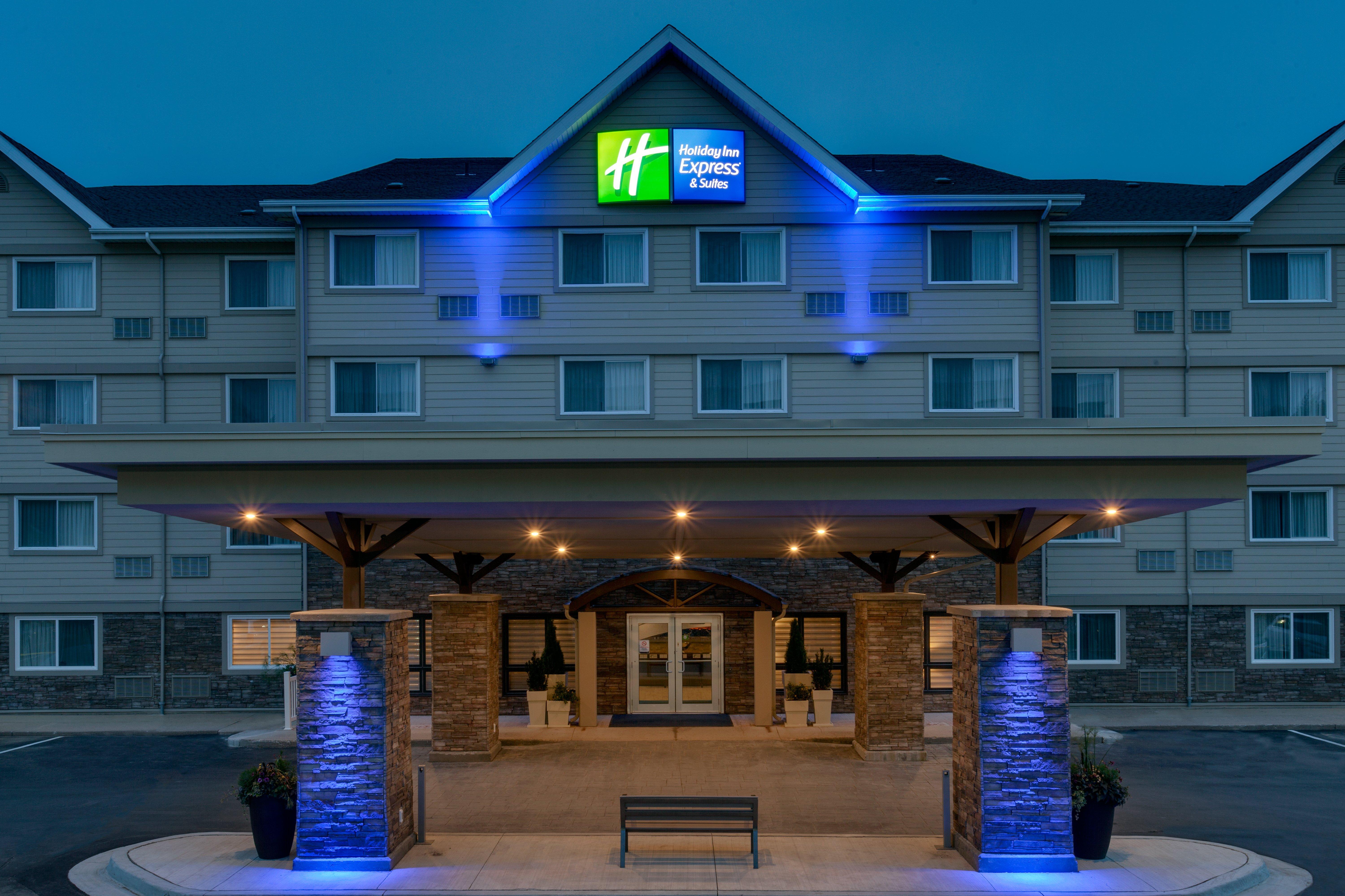 Holiday Inn Express Hotel & Suites Uptown Fredericton By Ihg Extérieur photo