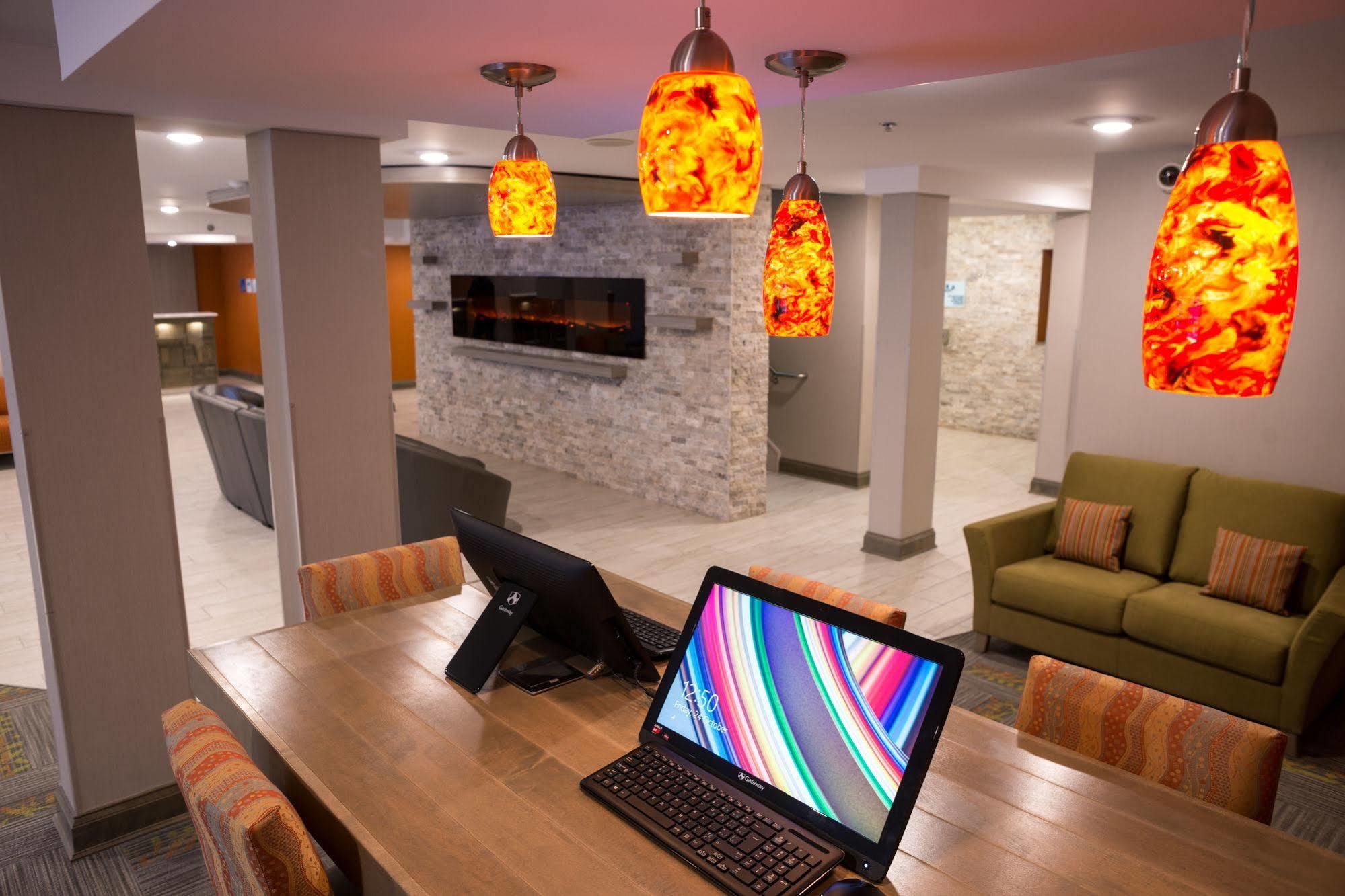 Holiday Inn Express Hotel & Suites Uptown Fredericton By Ihg Extérieur photo