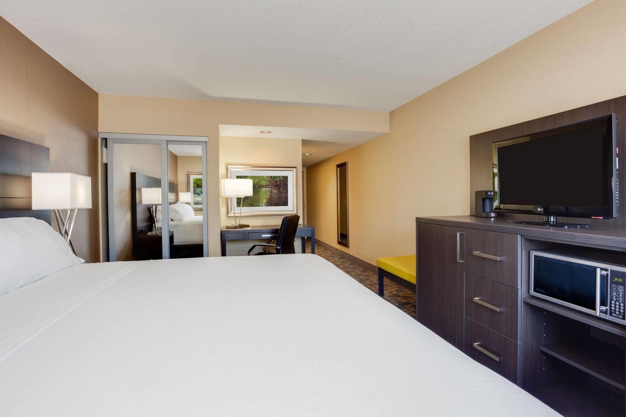 Holiday Inn Express Hotel & Suites Uptown Fredericton By Ihg Extérieur photo